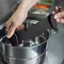 Silicone clip strainer for pots and bowls